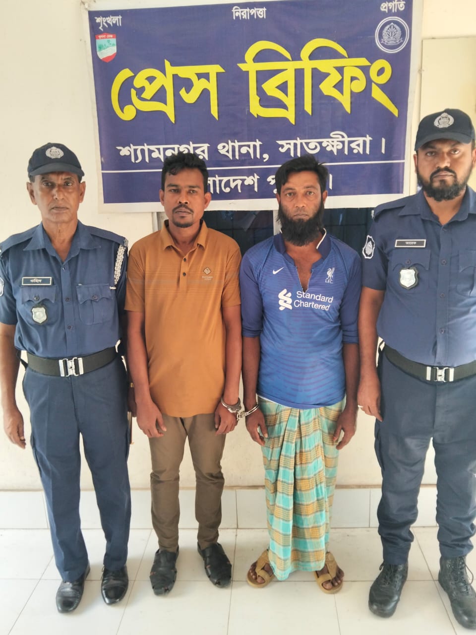 শ্যামনগরে দুই জলদস্যু গ্রেফতার