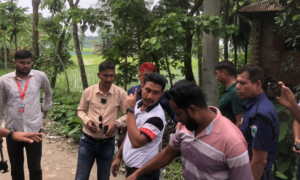 সাংবাদিক-মানবাধিকার কর্মীর পরিচয়ে শালিস করতে এসে চারজন আটক