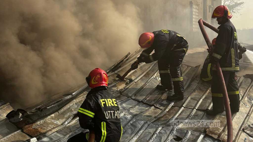 টঙ্গীর তুলার গুদামের আগুন নিয়ন্ত্রণে