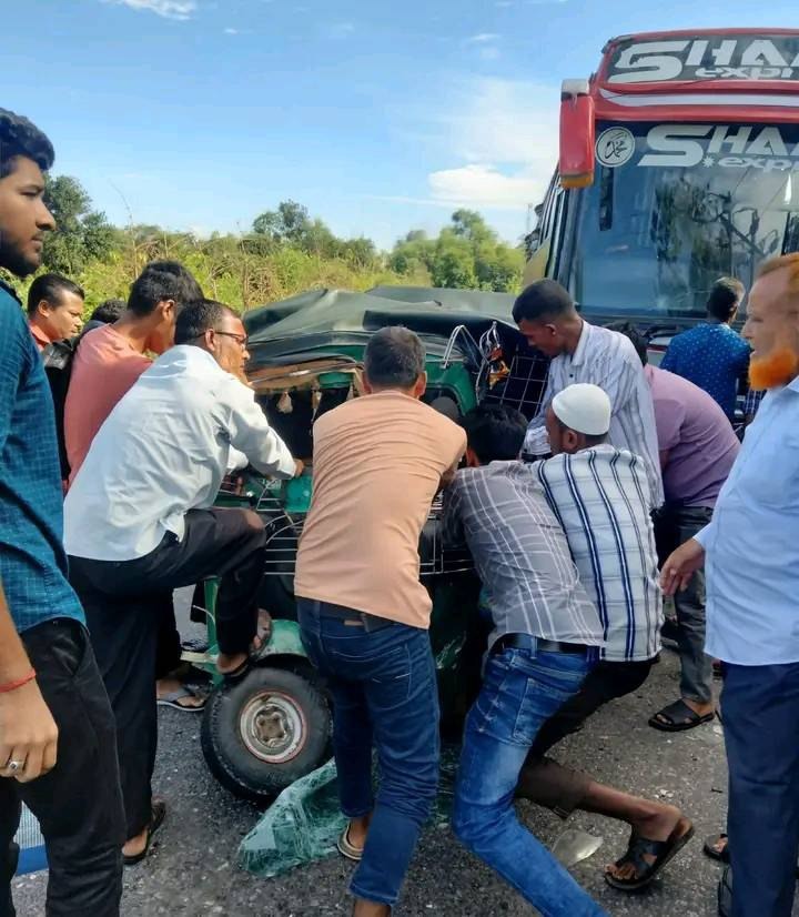 মানিকছড়িতে বাস-সিএনজি সংঘর্ষে চালকসহ ৫ জন আহত