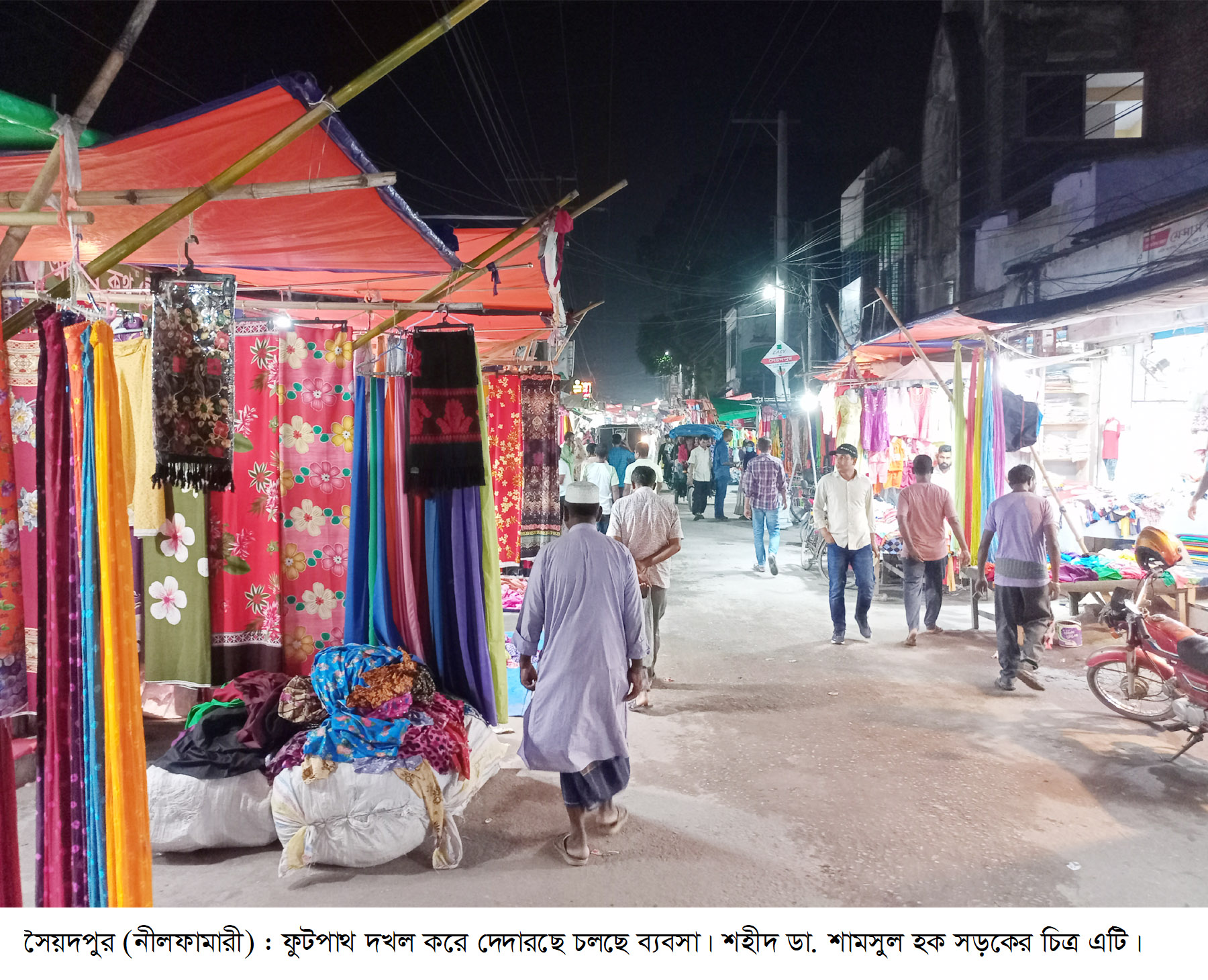 সৈয়দপুরে ব্যস্ত সড়কের ফুটপাত দখল করে দোকানপাট