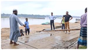 সোমেশ্বরী নদীর বালু চুরি বন্ধে প্রশাসনের  বাঁশের বেড়া