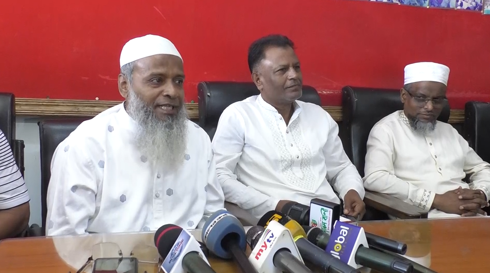 বরিশালে হাফভাড়া বৈঠকের পর বাস চলাচল শুরু