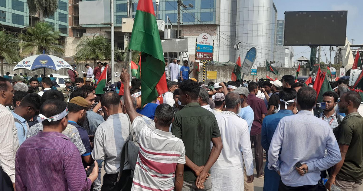 খালেদা জিয়াকে স্বাগত জানাতে বিমানবন্দরে নেতাকর্মীদের ঢল