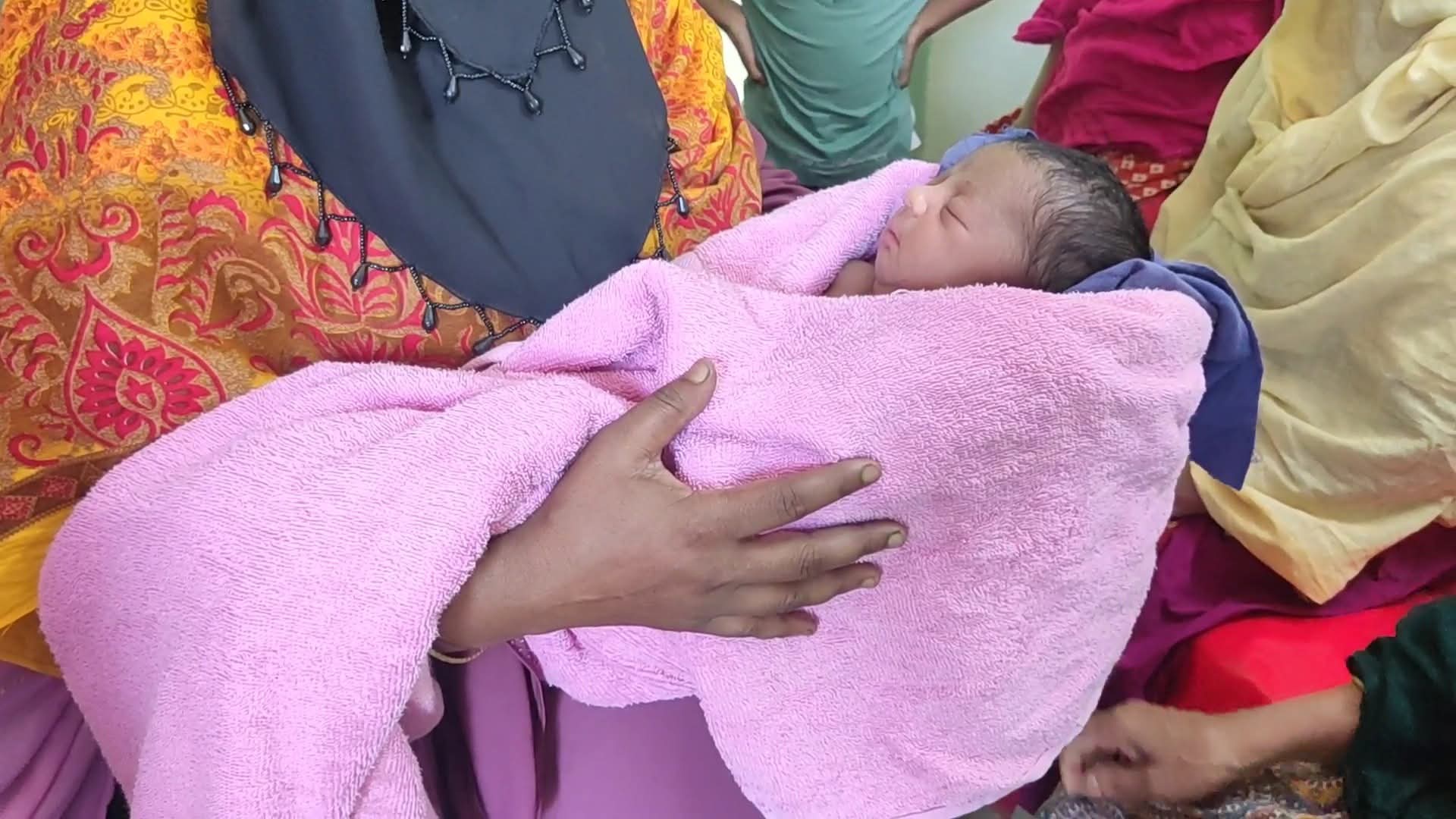 নরসিংদী থেকে চুরি হওয়া নবজাতক উদ্ধার