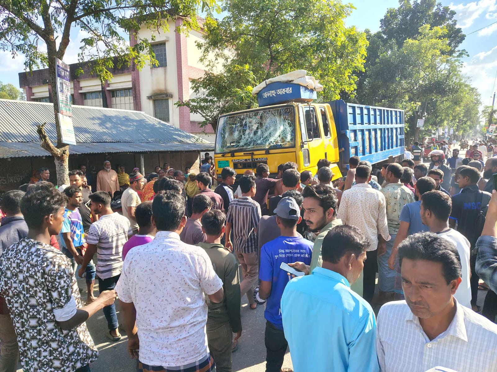 স্কুল অনুষ্ঠান শেষে বাড়ি ফেরা হলো না