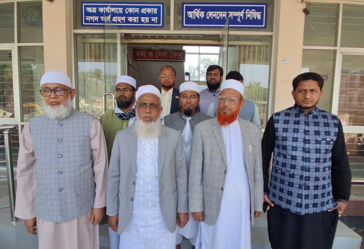 সাতক্ষীরায় জামায়াত নেতাদের সঙ্গে জেলা নির্বাচন কমিশনারের সাক্ষাৎ