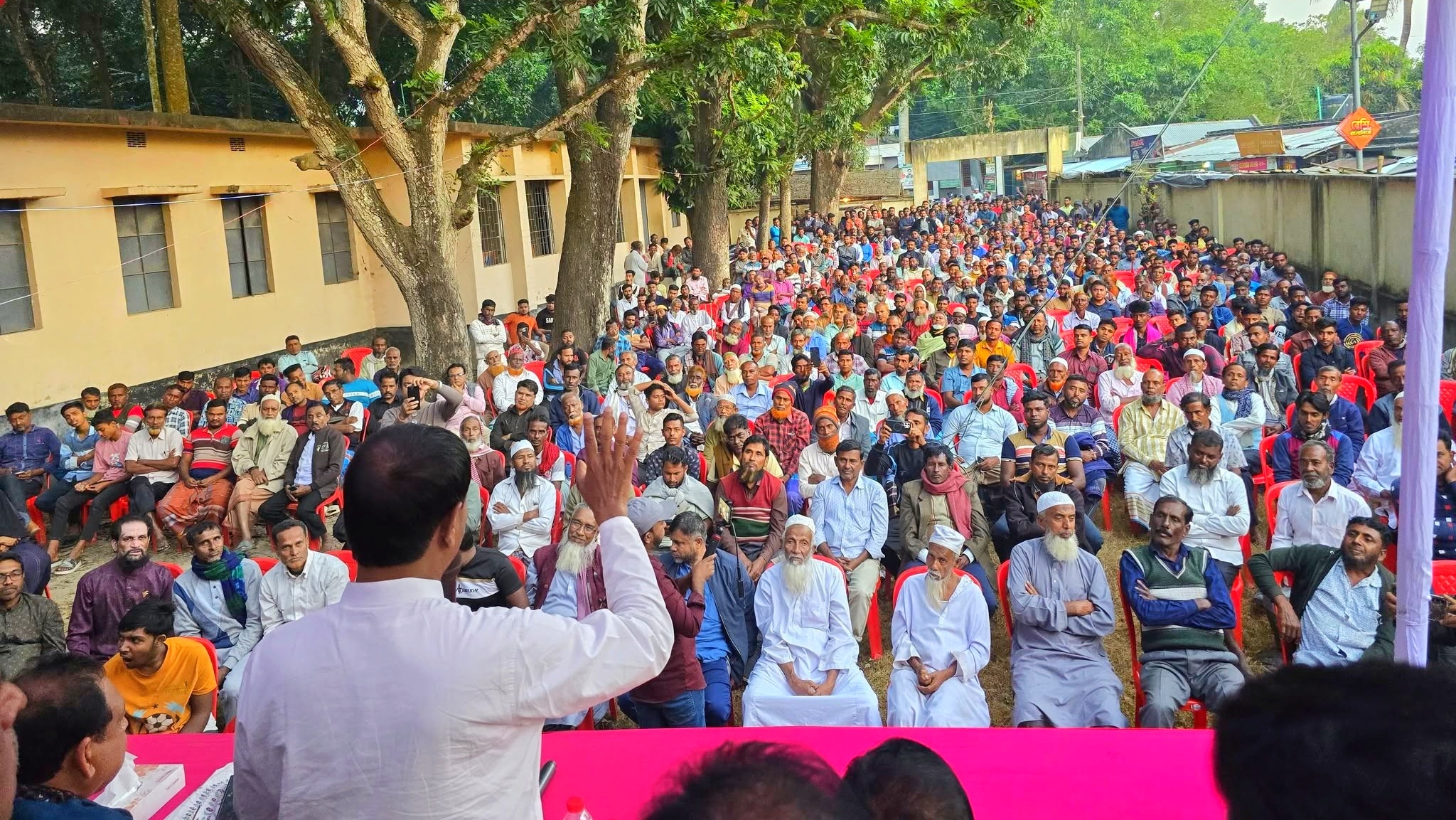 ঝিনাইদহ ২ এ মনোনয়ন হোল্ড, তবু ৩১ দফা নিয়ে মাঠ কাঁপাচ্ছেন এ্যাডভোকেট মজিদ