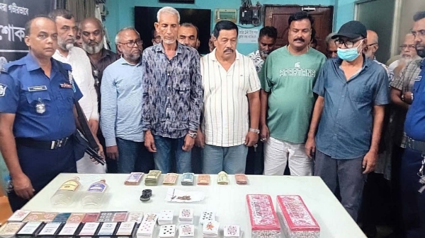 টাঙ্গাইলে জুয়ার আসর থেকে  বিএনপি নেতাসহ গ্রেফতার ৩৪