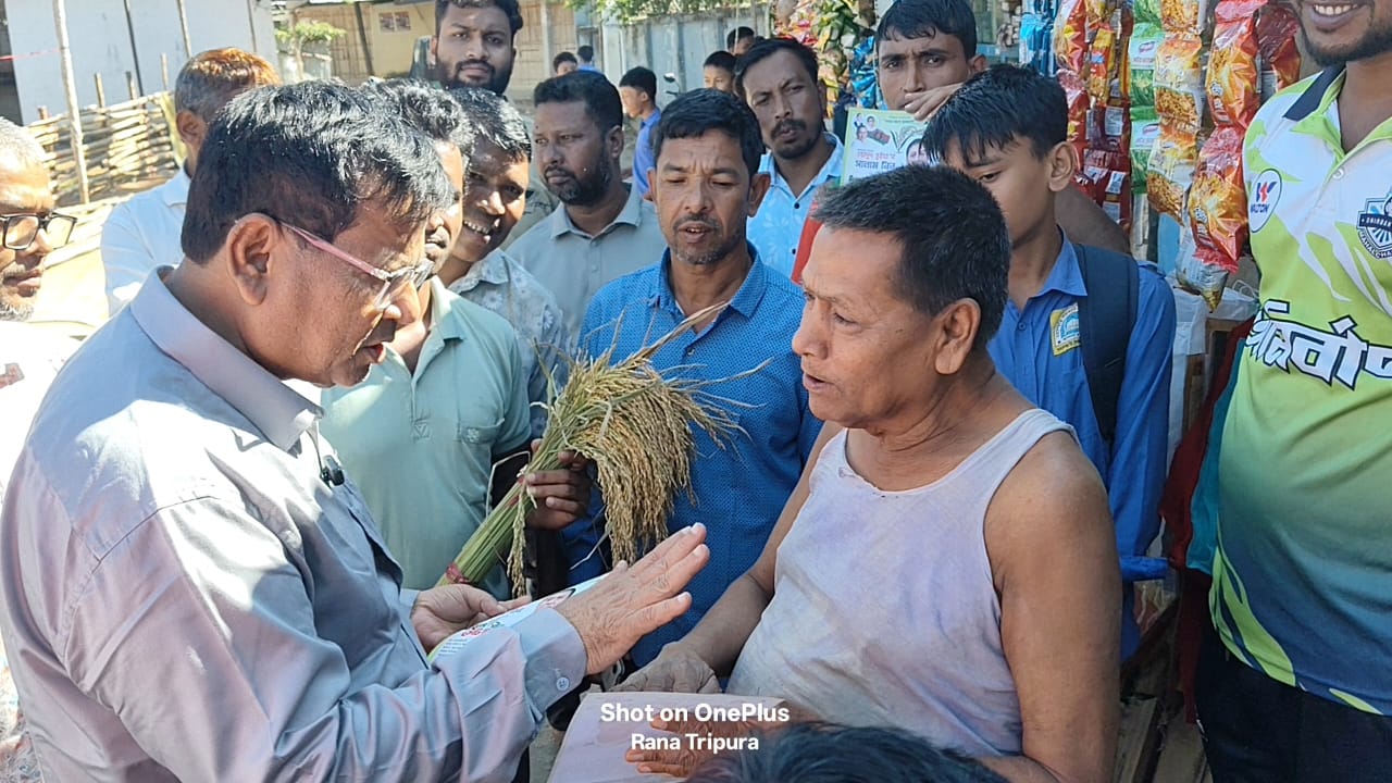 খাগড়াছড়ি বিএনপির প্রার্থী ওয়াদুদ ভূইয়ার ডোর টু ডোর ক্যাম্পেইন