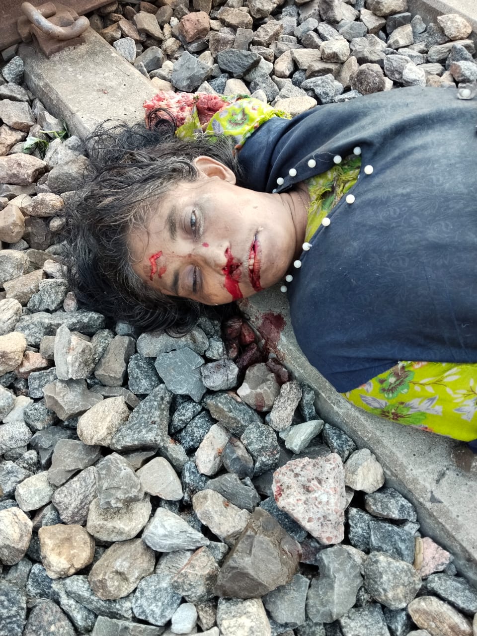 নীলফামারীতে ট্রেনে কাটা পড়ে নারীর মৃত্যু