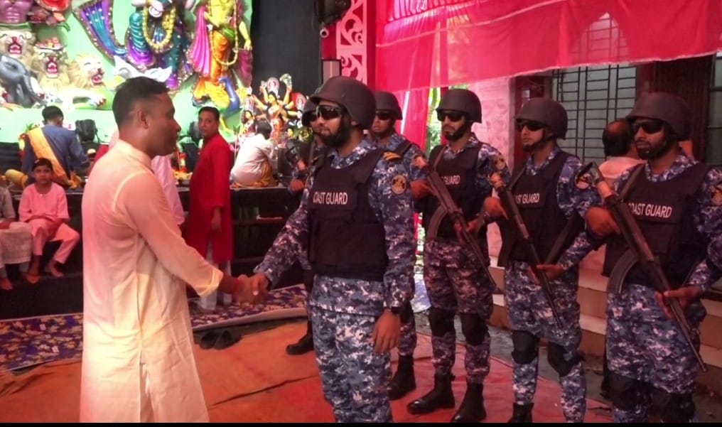ভোলায় পূজা মণ্ডপে নিরাপত্তা নিশ্চিতে কোষ্টগার্ডের কড়া নজরদারি