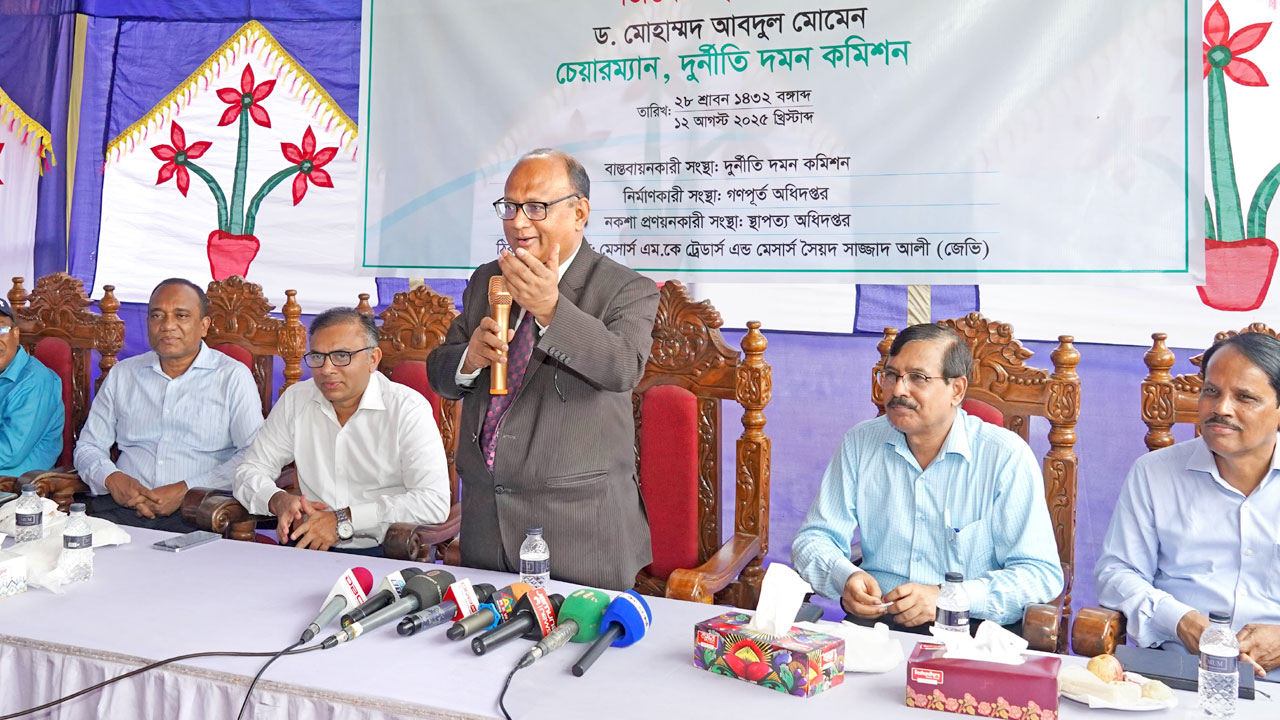 প্রধান উপদেষ্টা দুর্নীতির বিপক্ষের মানুষ- দুদক চেয়ারম্যান