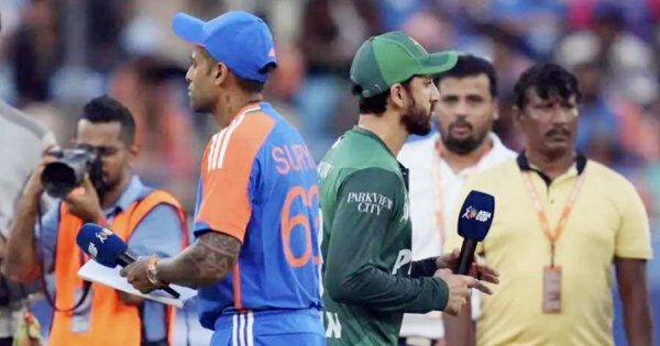 ভারত- পাকিস্থান ম্যাচে হাত মেলায়নি  ভারতীয় ক্রিকেটাররা