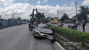 কাভার্ডভ্যানের নিচে প্রাইভেট কার, নিহত ৪