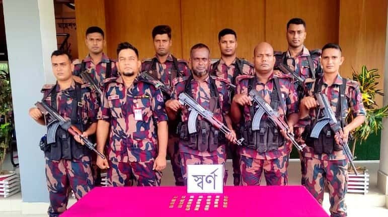 মহেশপুর সীমান্তে ৩১টি স্বর্ণের বার উদ্ধার