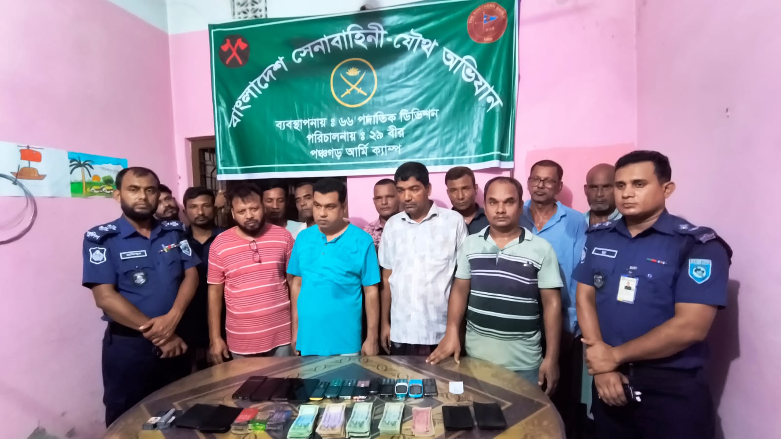 পঞ্চগড়ে দুই লক্ষাধিক টাকাসহ ১২ জুয়াড়ী আটক