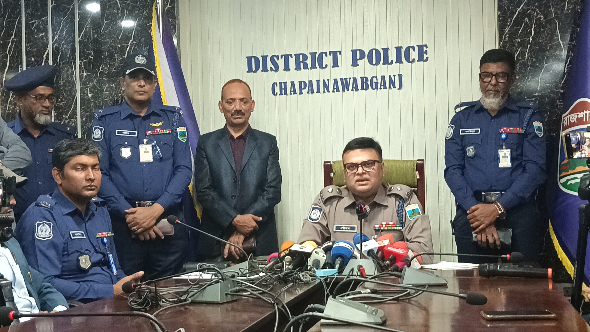 চাঁপাইনবাবগঞ্জে নবাগত পুলিশ সুপারের সঙ্গে সাংবাদিকদের মতবিনিময় সভা