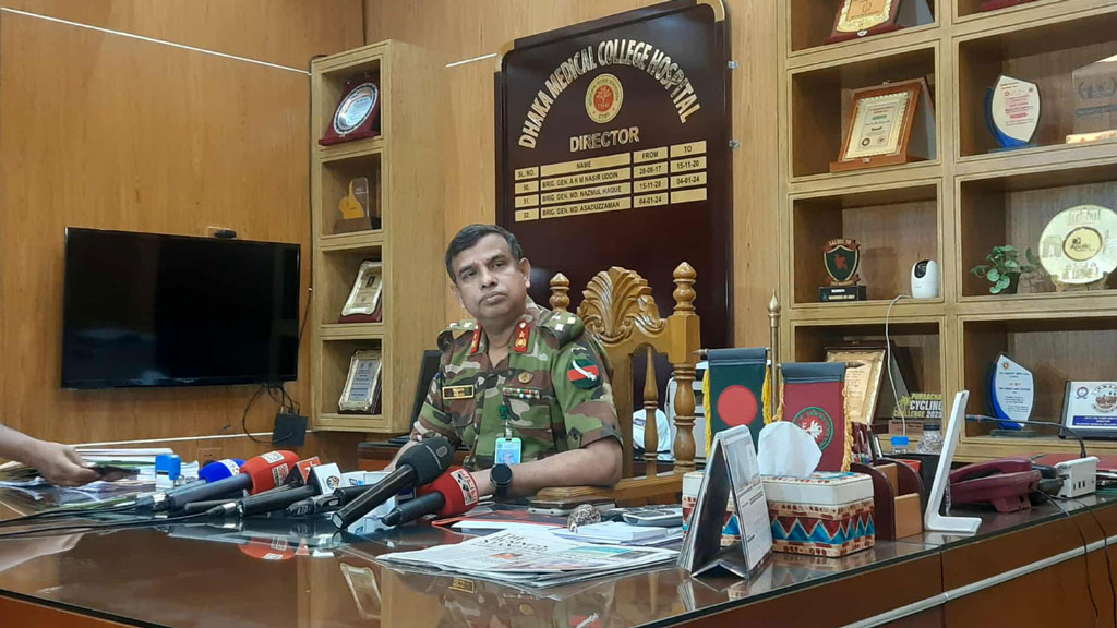 মরদেহ শনাক্ত শেষে স্বজনদের কাছে হস্তান্তর করা হবে: ঢামেক পরিচালক