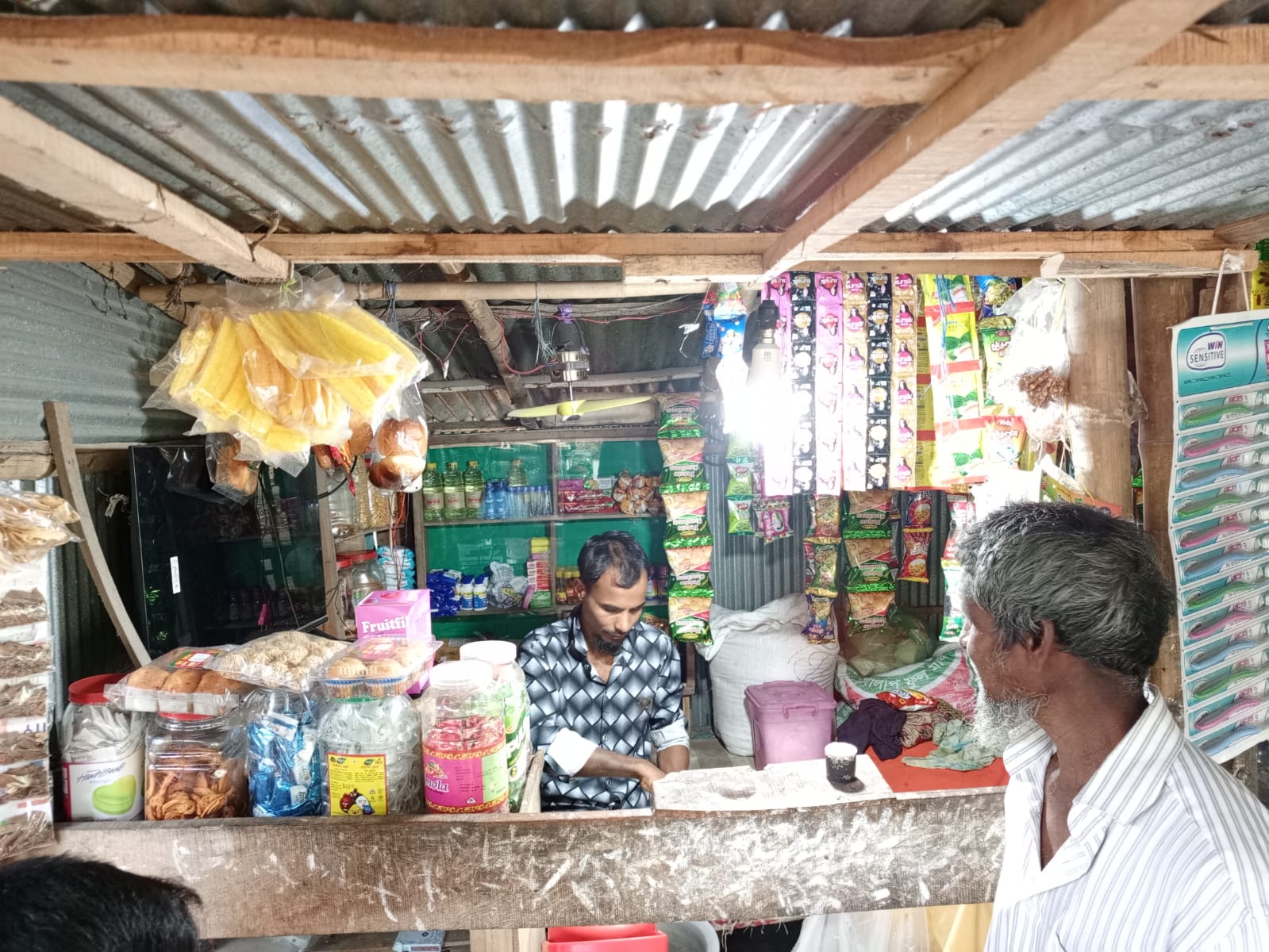 'হৃদয়ে সৈয়দপুরের' সহায়তায় মোকছেদুলের মুদি দোকান সচল