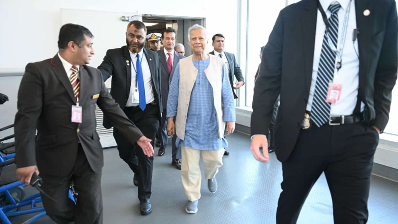 নিউইয়র্ক পৌঁছেছেন প্রধান উপদেষ্টা