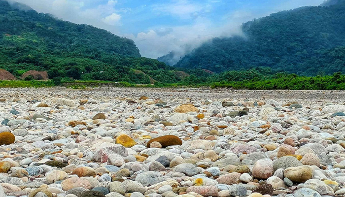 সাদা পাথর উদ্ধার অভিযান: ১২ হাজার ঘনফুট পাথর পুনরায় নদীতে