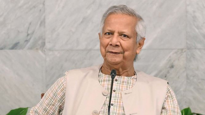 ৫ রাজনৈতিক নেতাসহ ঢাকা ত্যাগ করলেন প্রধান উপদেষ্টা