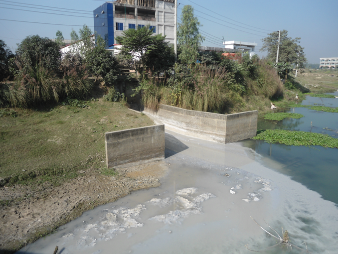সৈয়দপুরে পেপার মিলের বর্জ্যে মরতে বসেছে খড়খড়িয়া নদী