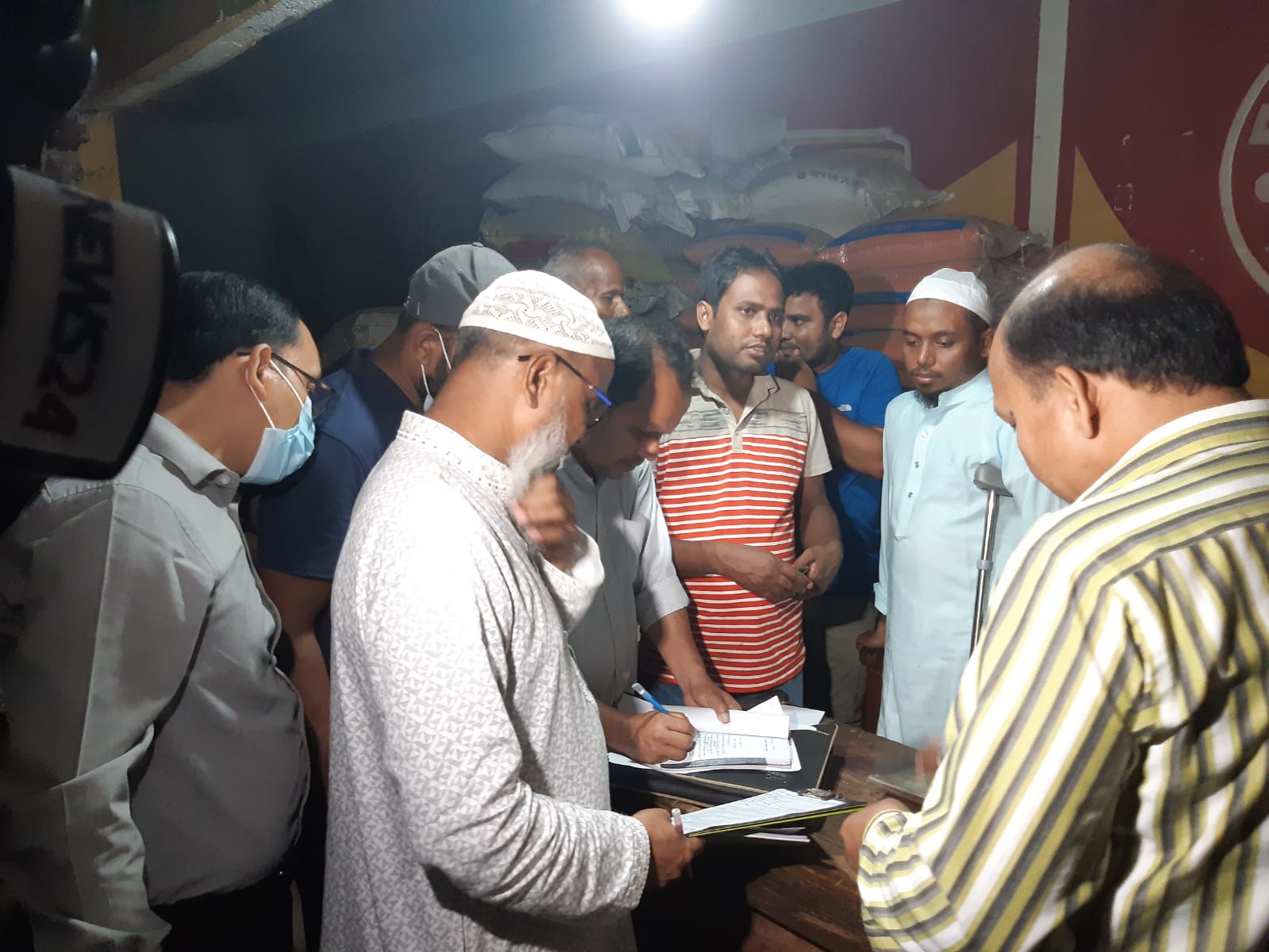 রংপুরের পলিথিন গোডাউনে অভিযানে ৪৫ হাজার টাকা জরিমানা