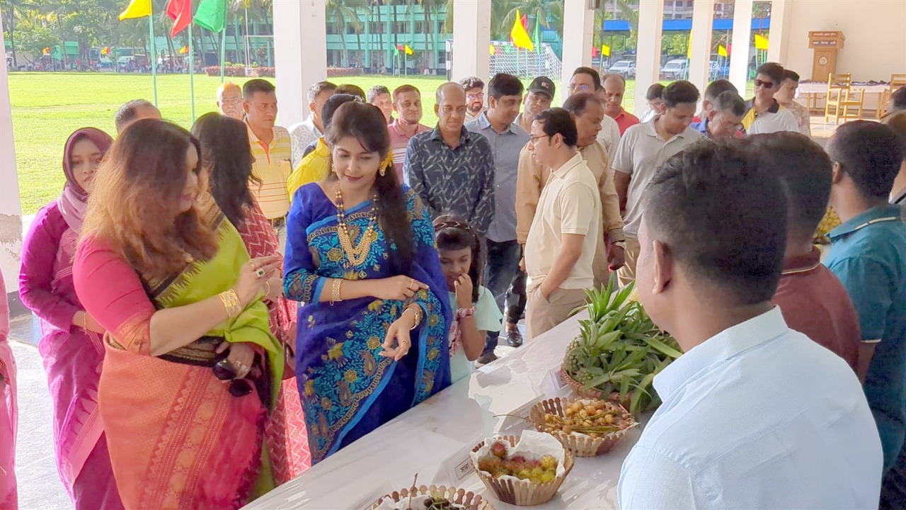 খাগড়াছড়িতে পুলিশের ফল উৎসব