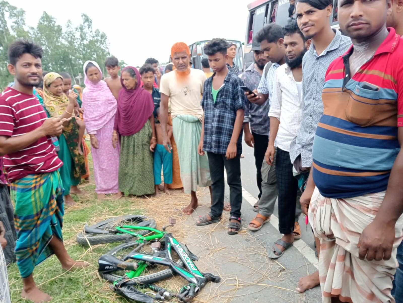 বকশীগঞ্জে বাড়ী ফেরার পথে বাস ধাক্কায় শিশু নিহত