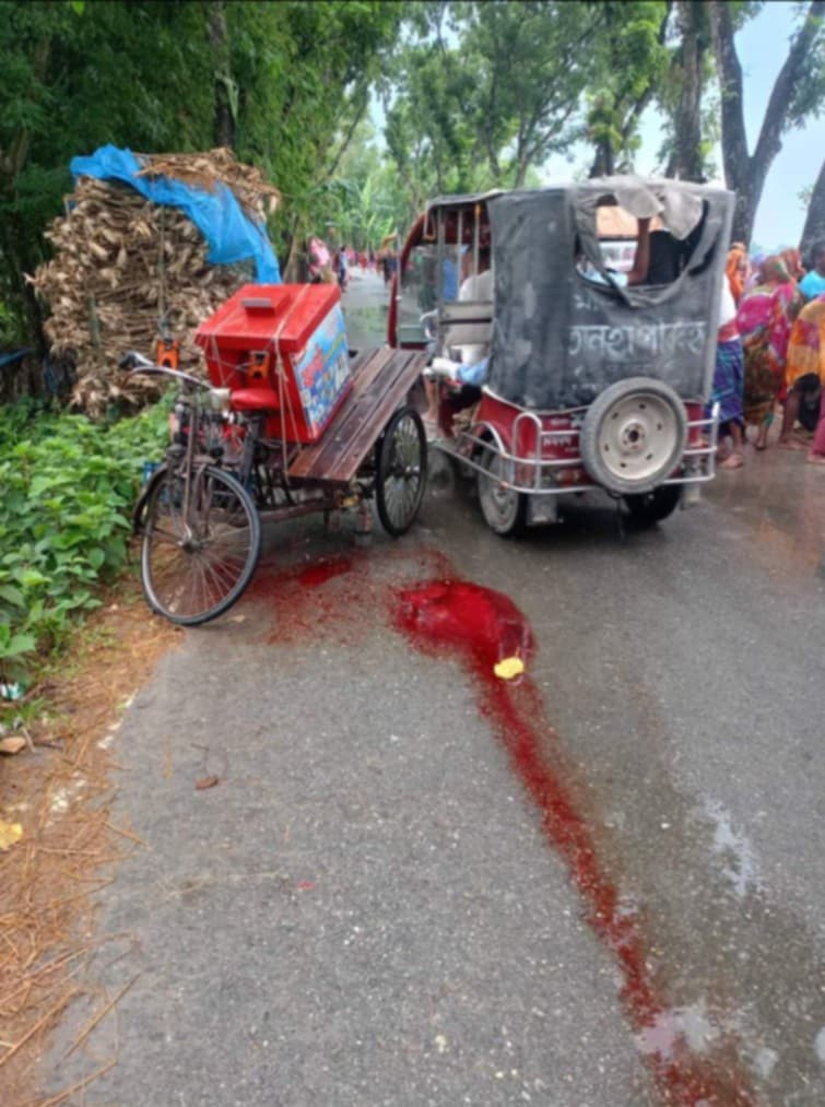 নসিমন-ব্যাটারি চালিত ভ্যানের মুখোমুখি সংঘর্ষে আইসক্রিম বিক্রেতার মৃত্যু