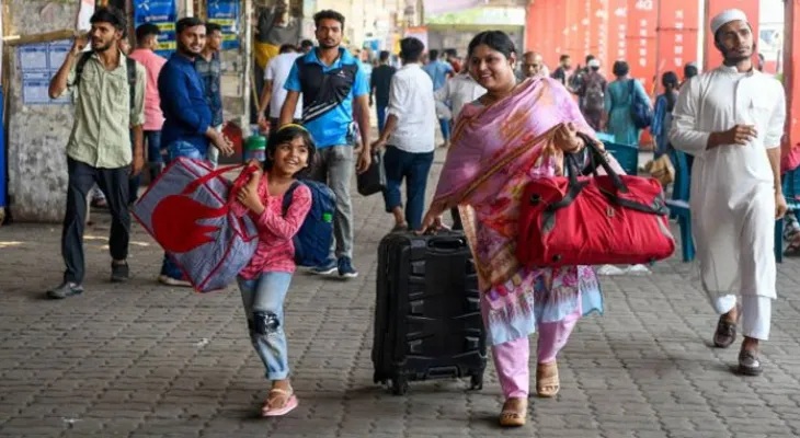 নাড়ীর টানে রাজধানী ছাড়ছে মানুষ