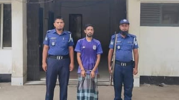সাবেক এমপি ছোট মনিরের নির্দেশে মশাল মিছিল, ছাত্রলীগ নেতাসহ গ্রেপ্তার ৪