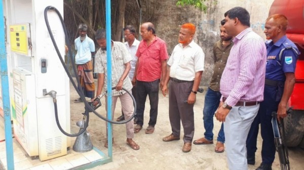 টাঙ্গাইলে তেল কম দেওয়ায় পেট্রলপাম্পে জরিমানা