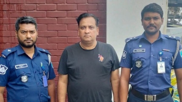 যুক্তরাষ্ট্র ফেরত টাঙ্গাইল জেলা আ.লীগ নেতা বিমানবন্দরে গ্রেফতার