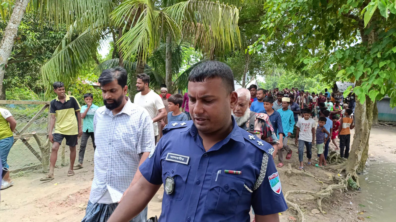 মহেশপুর সীমান্তে দালাল চক্রসহ ঢাকা দক্ষিণ মহানগর আ.লীগ নেতা আটক