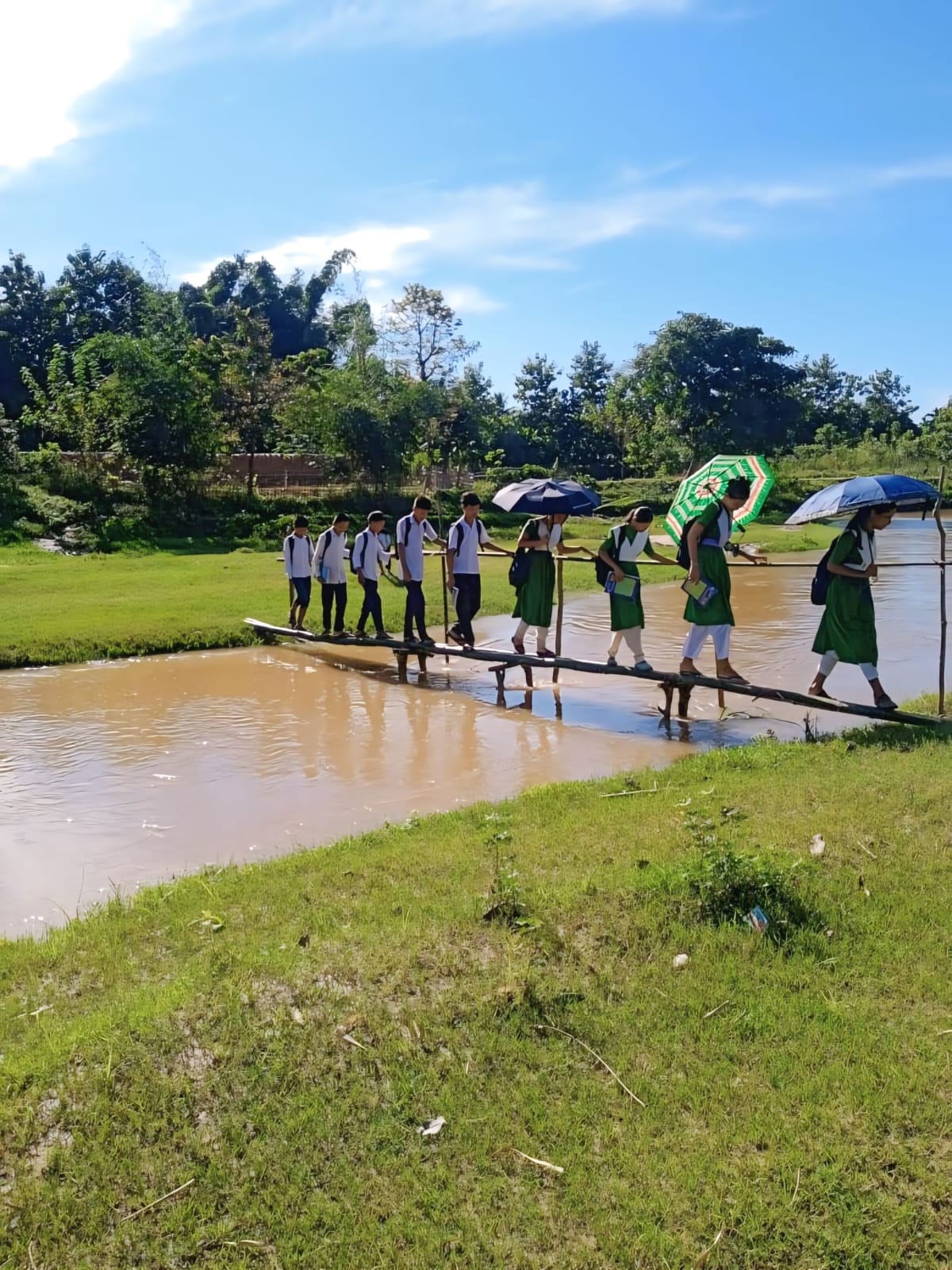 মানবসেবার সেতু গড়লেন ভিডিপি জসিম উদ্দিন