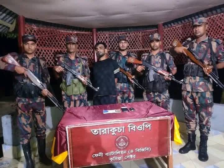 আমজাদহাট সীমান্তে শীর্ষ মাদককারবারি আটক
