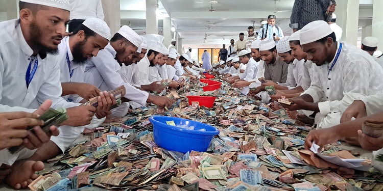 পাগলা মসজিদে দান বাক্সে পাওয়া গেছে ৩২ বস্তা টাকা