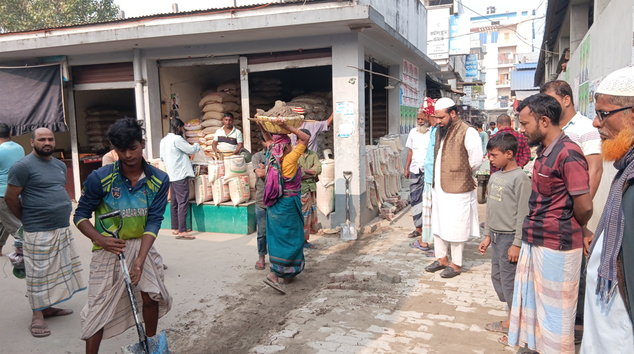 সড়ক নির্মানে ব্যবসায়ীদের অভিযোগ