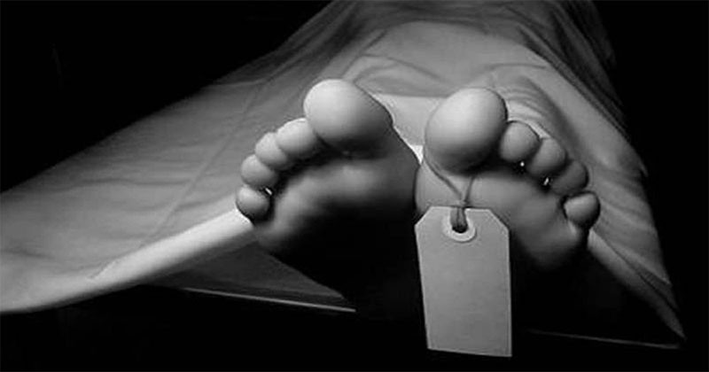 ঘরে মায়ের লাশ, ছেলে পলাতক