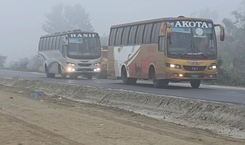 ঘন কুয়াশা ও তীব্র শীতে টাঙ্গাইলে জনজীবন বিপর্যস্ত