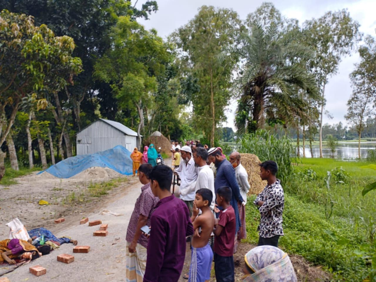 পাবনায় সড়কের পাশ থেকে দুই নারী ভিক্ষুকের মরদেহ উদ্ধার