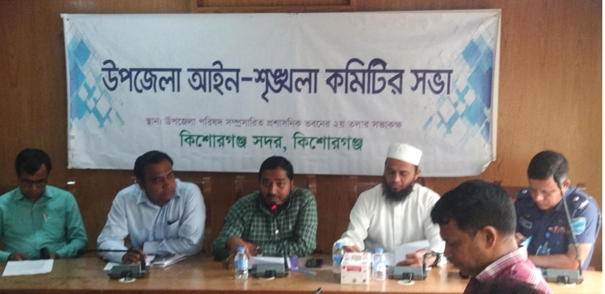 কিশোরগঞ্জে শিক্ষাপ্রতিষ্ঠানে শিক্ষার্থীদের মোবাইলফোন ব্যবহার নিষিদ্ধ