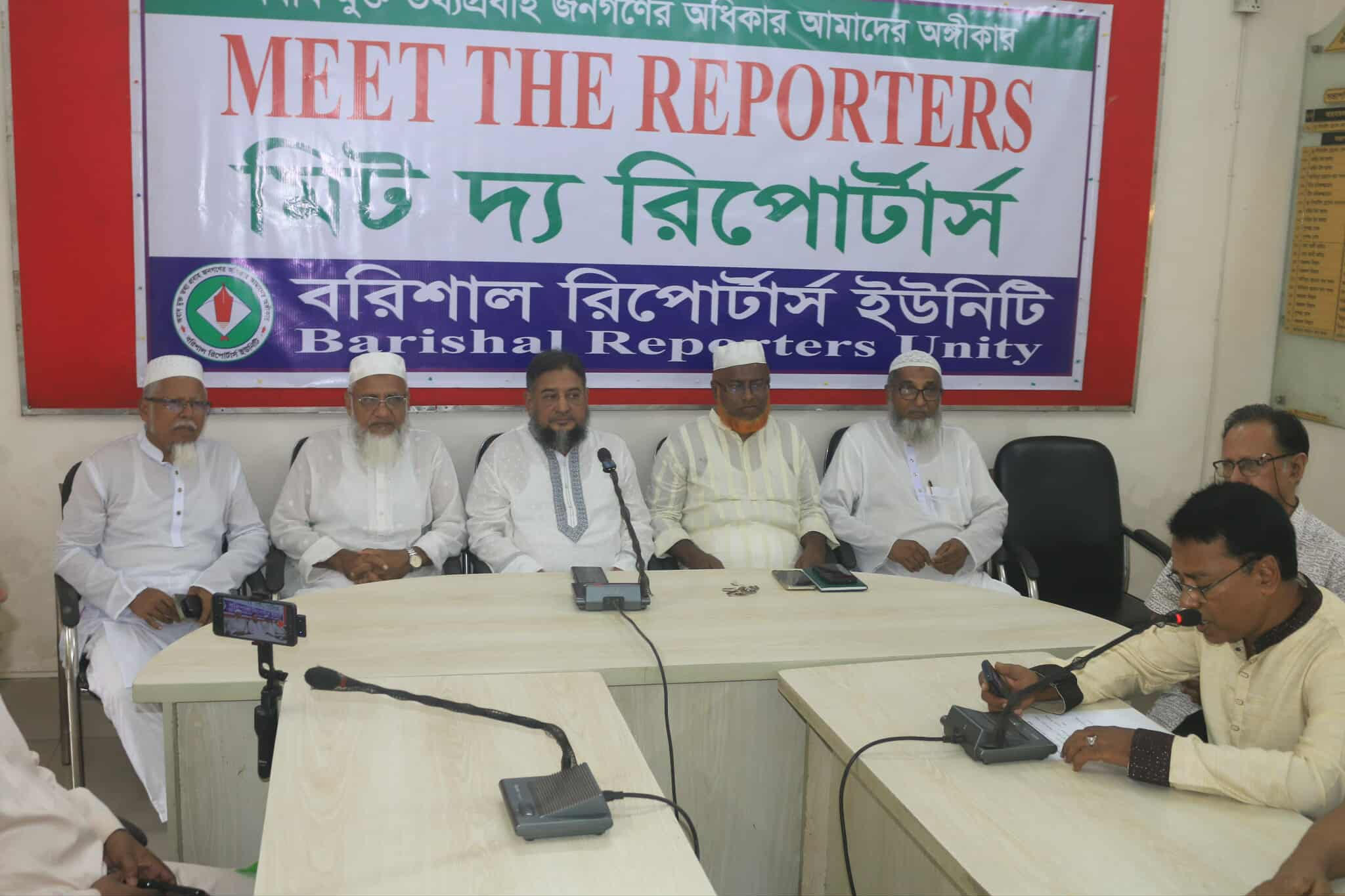 বরিশালে সাংবাদিকদের সাথে জামায়াত নেতৃবৃন্দের মতবিনিময়