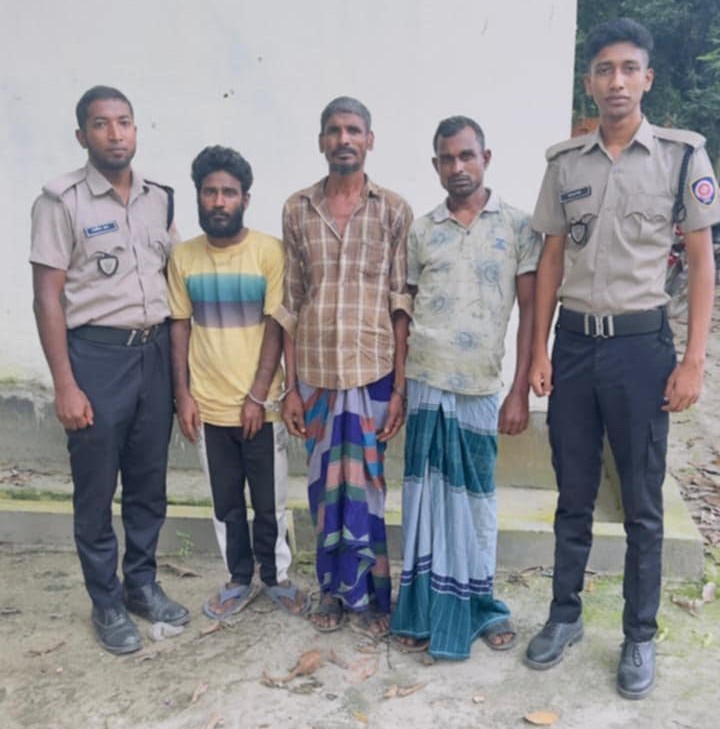 ৩ জন মাদক কারবারিকে দুই বছরের জেল