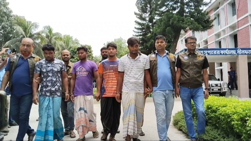 ভিসা প্রতারকচক্রের ৪ সদস্য গ্রেফতার