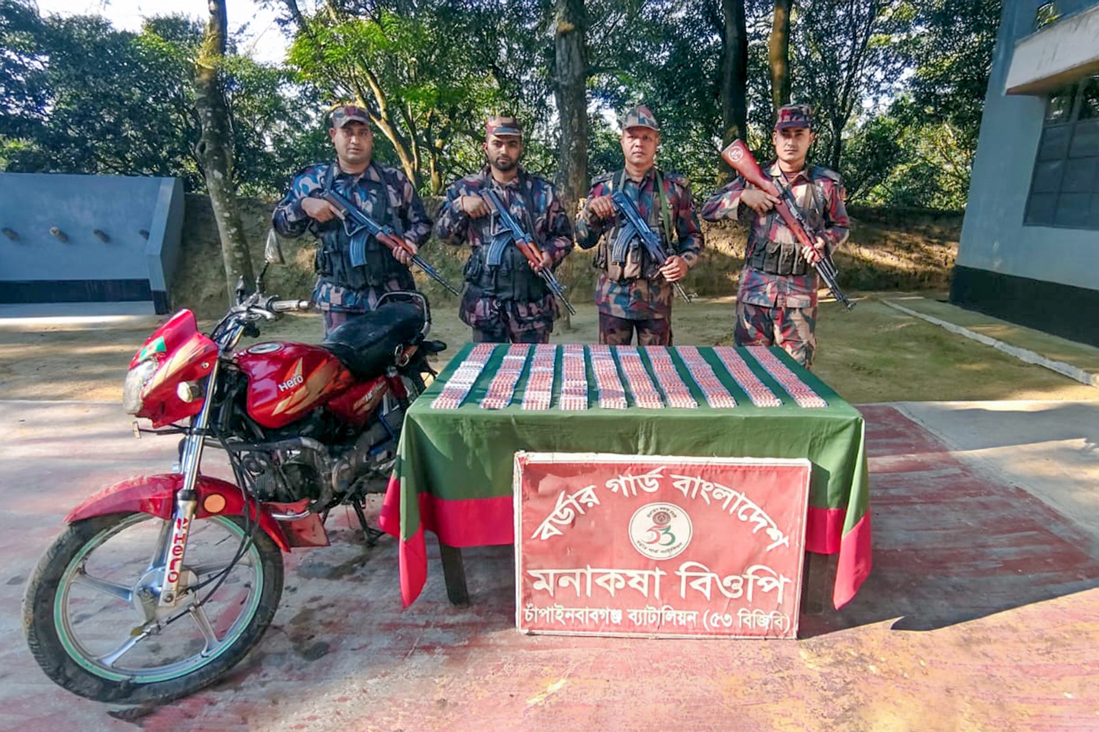 চাঁপাইনবাবগঞ্জ সীমান্তে বিপুল নেশা ট্যাবলেট জব্দ