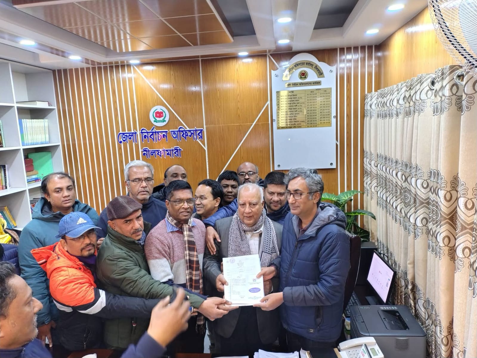 নীলফামারী ২ আসনে বিএনপি প্রার্থী তুহিনের পক্ষে মনোনয়নপত্র সংগ্রহ